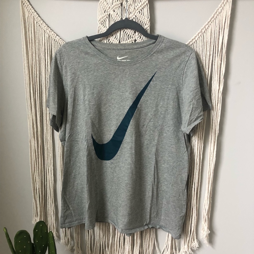NIKE T-shirt